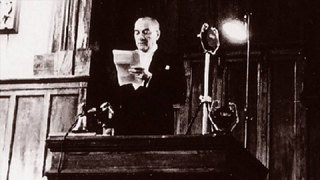 Atatürk'ün tarihi sözü: 'Efendiler, yarın Cumhuriyeti ilan edeceğiz' sözünün ardındaki hikaye...