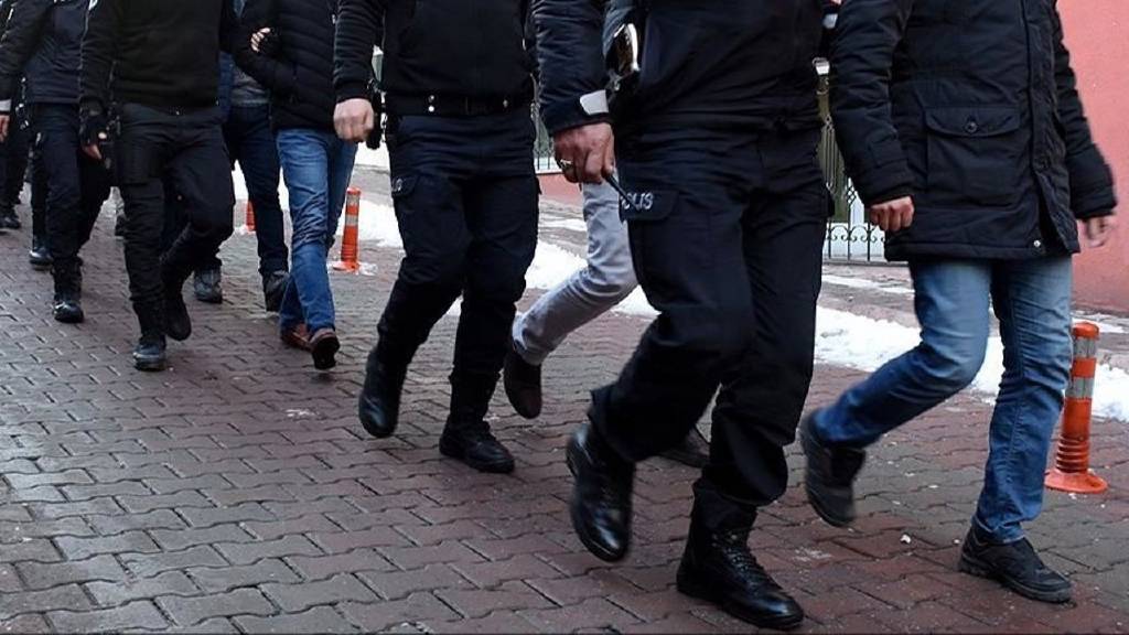 Siyasi parti genel merkezine uyuşturucu operasyonu: "Burası güvenli, polis giremez"
