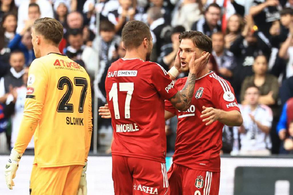 Beşiktaş, Konyaspor'u zorlanmadan geçti