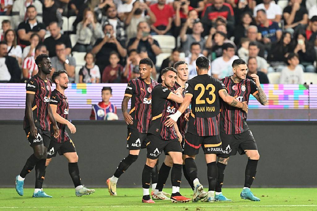 Galatasaray, deplasmanda Onvo Antalyaspor'u 3-0 mağlup etti