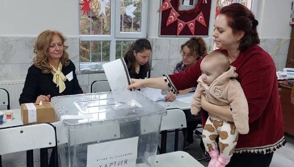 Bulgaristan'da seçim: Çifte vatandaşlar da oy kullandı