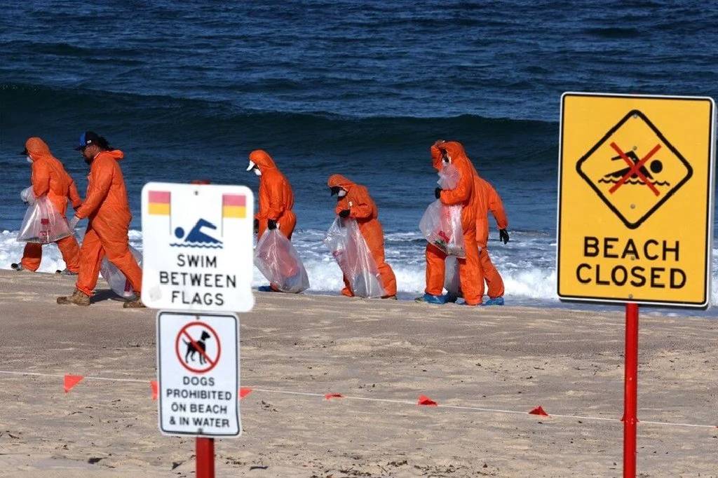 Avustralya sahillerinde zehirli petrol ve moloz paniği: Plajlar kapatıldı
