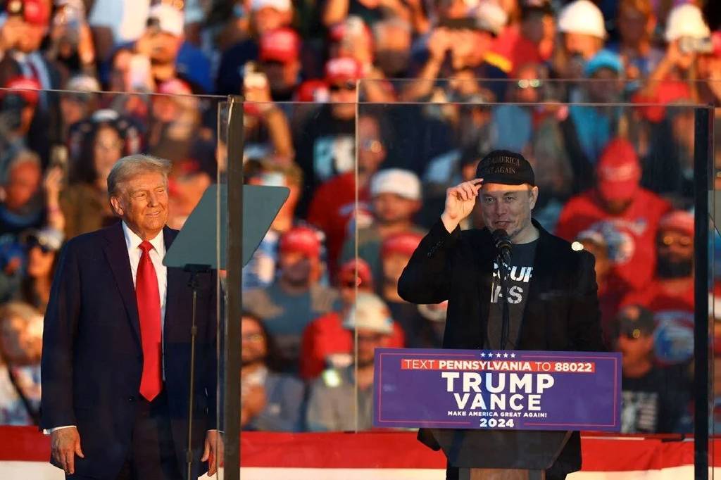 Trump, suikast girişimine uğradığı alana döndü: "Amerika için kurşun yedik"