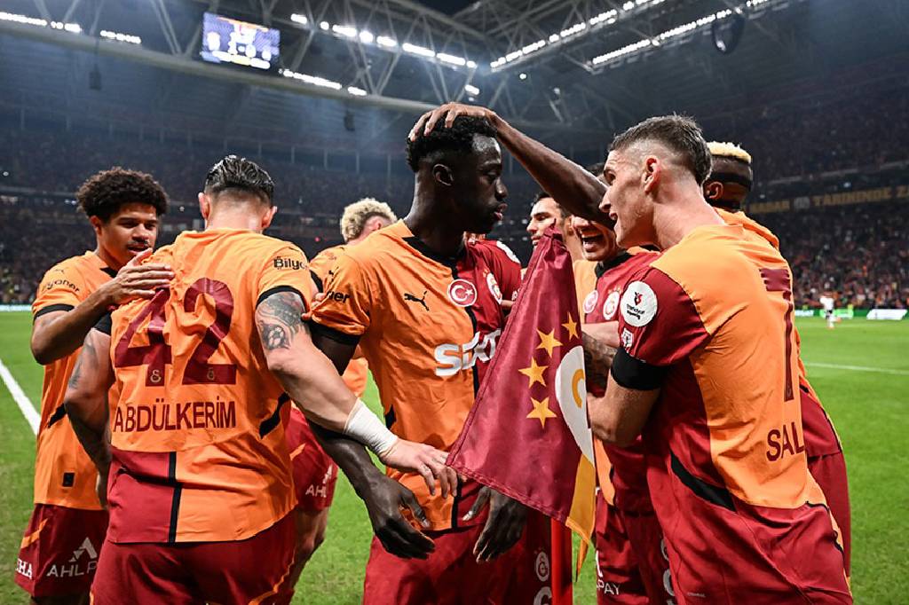 Galatasaray, Beşiktaş'ı 2 golle geçmeyi başardı!