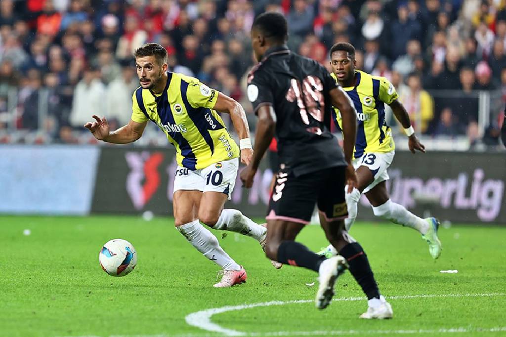 Fenerbahçe, gelen son dakika golüyle yıkıldı...