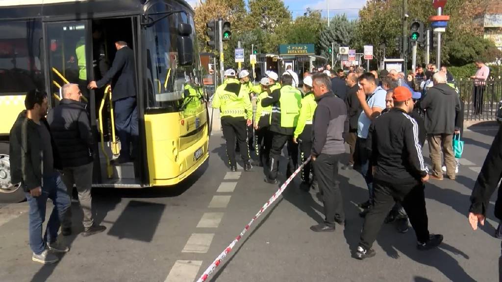 İstanbul'da korkunç olay! Otobüs yolun karşısına geçmeye çalışan kadını ezdi...