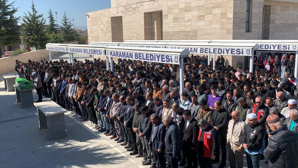 Karaman’daki lisede cinayet! 17 yaşındaki öğrenci son yolculuğuna uğurlandı, katili tutuklandı