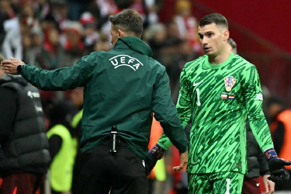 Fenerbahçe'den Sebastian Szymanski ile Dominik Livakovic'i karşı karşıya getiren mücadelede, Livakovic'den hata