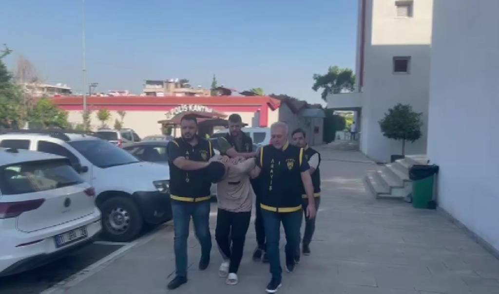 Adana’da cuma namazını fırsat bilip, 7 milyon TL’lik vurgun yaptılar…