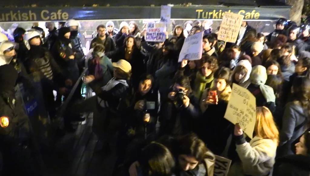 İstanbul'da izinsiz yürüyüş yapmak isteyen 169 kişi gözaltına alındı