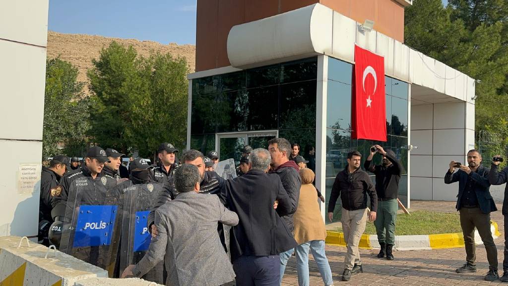 Ahmet Türk ve DEM partililer, Mardin Belediyesi’ne girmek istedi