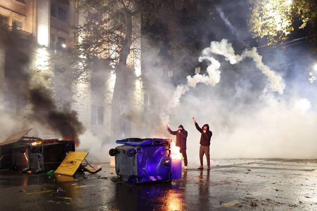 Gürcistan'da sokaklar karıştı! "Avrupa Birliği'ne dilenerek girmeyeceğiz"