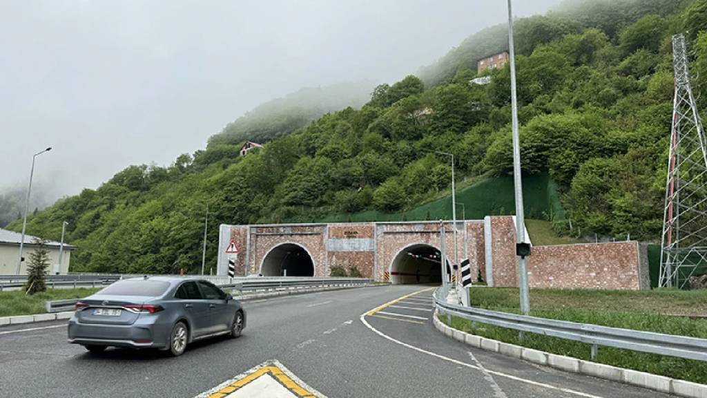 Yeni Zigana Tüneli'ni 587 günde 2 milyon 861 bin 599 araç kullandı