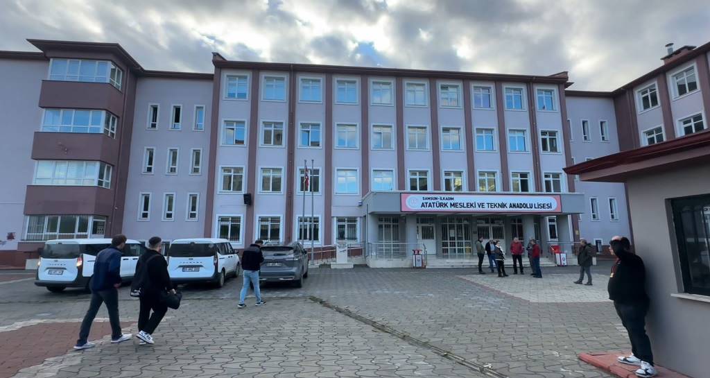 Samsun'daki okulda, bir öğrenci bıçaklandı