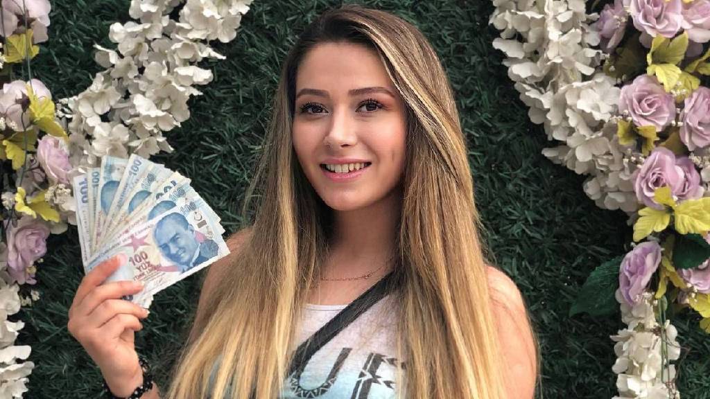 Sosyal medya fenomeni Neşe Özkan, estetik operasyon sonrası hayatını kaybetti...