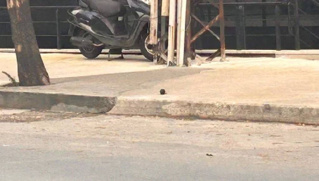 İstanbul'da kaldırımda el bombası bulundu!