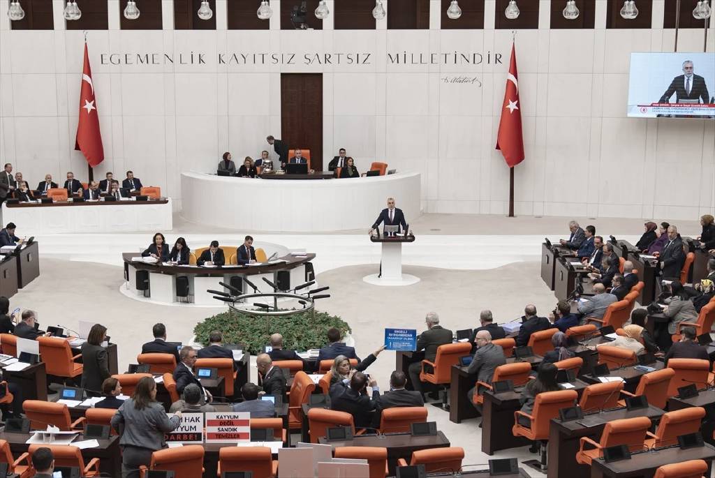 Bakan Işıkhan, asgari ücretin dengeli bir şekilde belirlenmesi için azami gayret gösterdiklerini belirtti