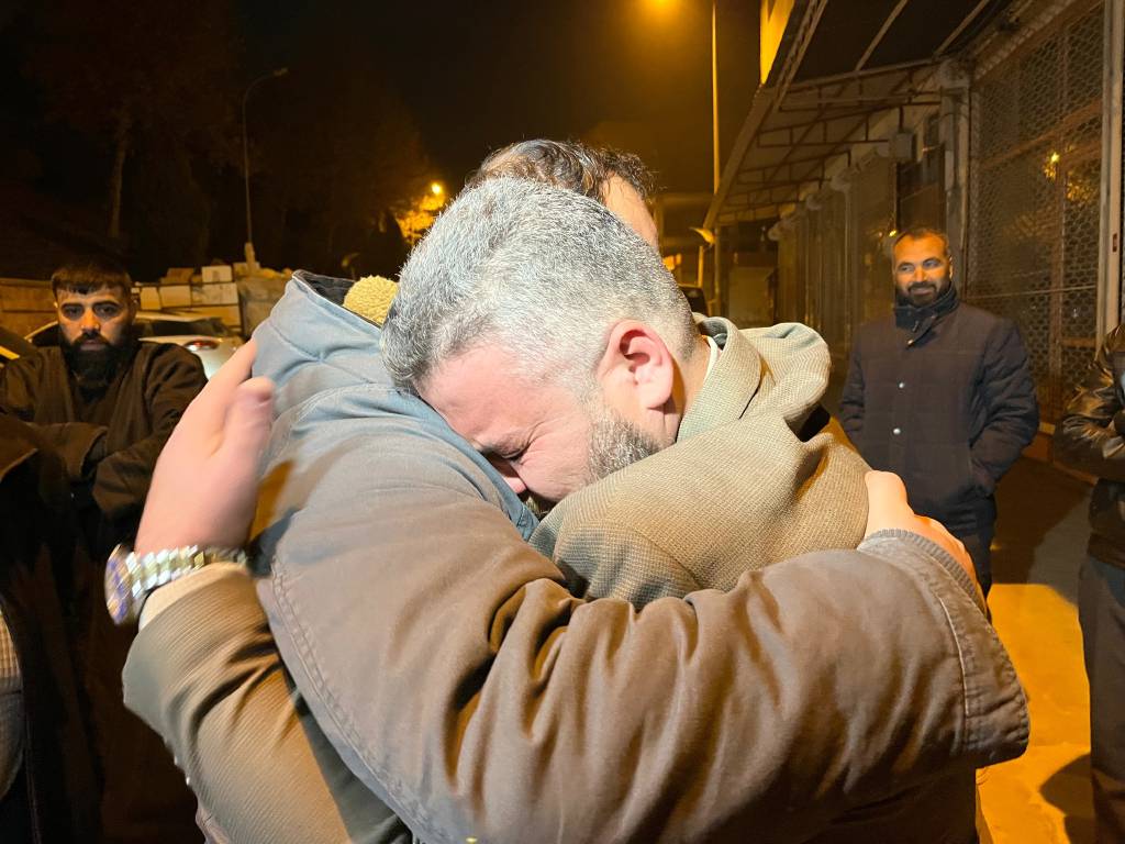Hakkında idam kararı verilen Suriyeli ailesiyle ülkesine döndü!