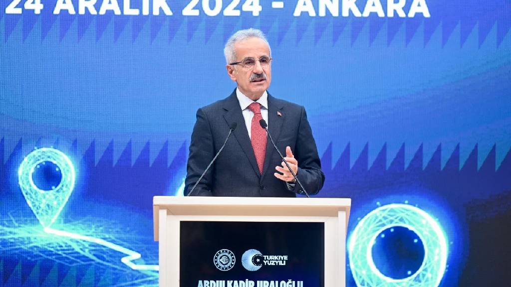  Abdulkadir Uraloğlu, Cumhurbaşkanı Yardımcısı Cevdet Yılmaz ve Ticaret Bakanı Ömer Bolat bir araya geldi
