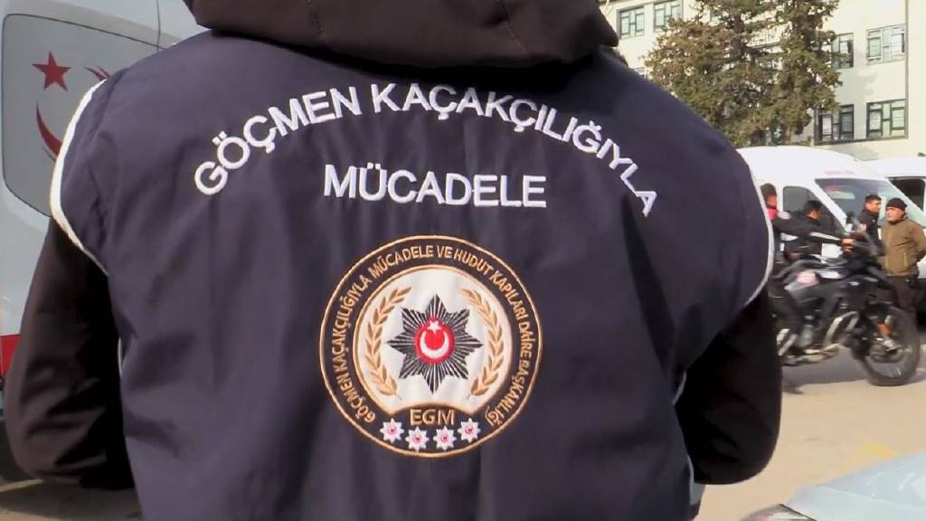 Ülke genelinde Kalkan-34 operasyonu! 904 göçmen kaçakçısı yakalandı