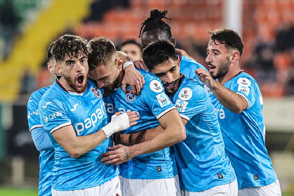 Galatasaray ile karşılaşacak Trabzonspor'da derbi maçının kadrosu açıklandı