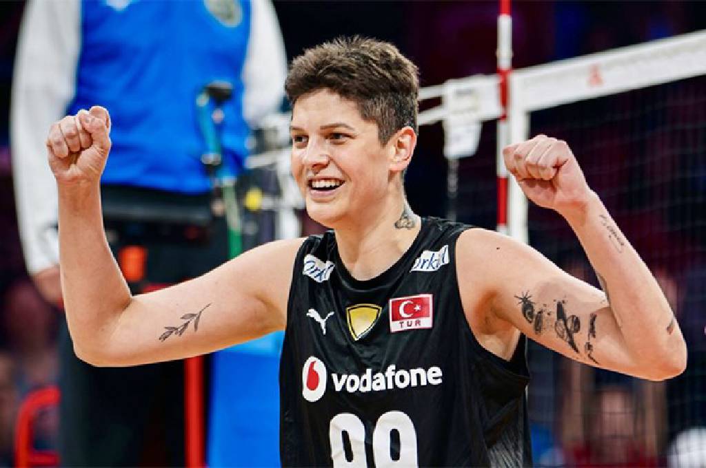 Voleybolun Sesi’nin haberine göre Ebrar Karakurt, 4 sezonun ardından tekrar Türkiye’de Sultanlar Ligi’nde mücadele edecek
