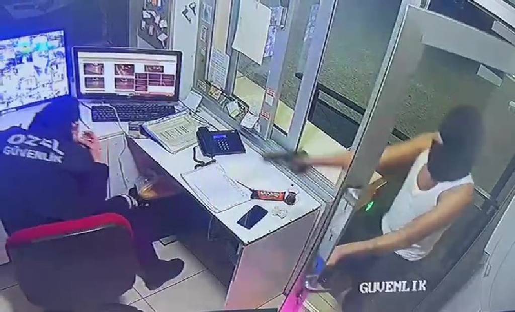 Adana’da, kadın güvenlik görevlisinin yaşadığı dehşet anları! Rehin alıp, kulübeyi ateşe verdiler…