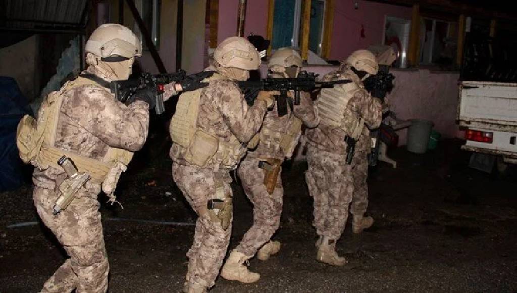 İzmir merkezli DEAŞ operasyonu! 31 kişi tutuklandı...