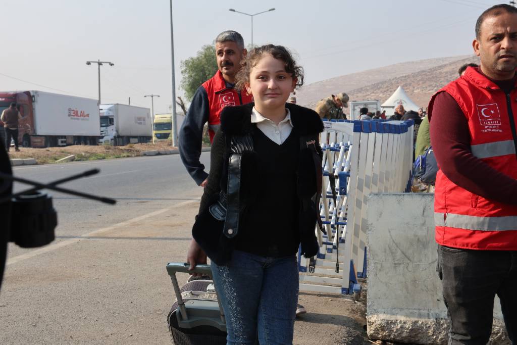 Heyecan dorukta! Suriyeliler, Cilvegözü'nden ülkelerine dönüyor…