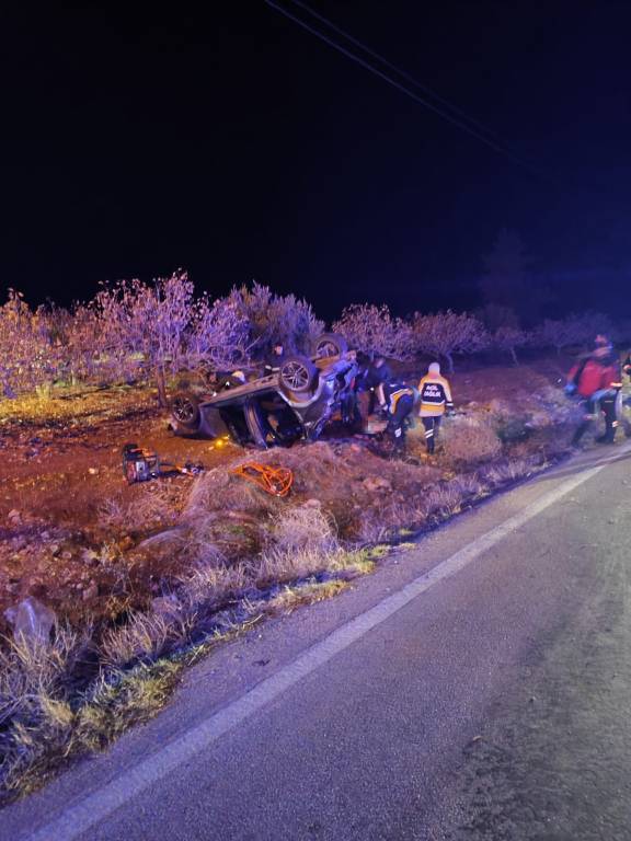 Gaziantep’te, otomobil araziye savruldu: 3 ölü, 2 yaralı