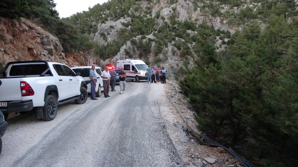 Antalya'da feci kaza: Yaşlı çift, 100 metreden aşağıya uçtu