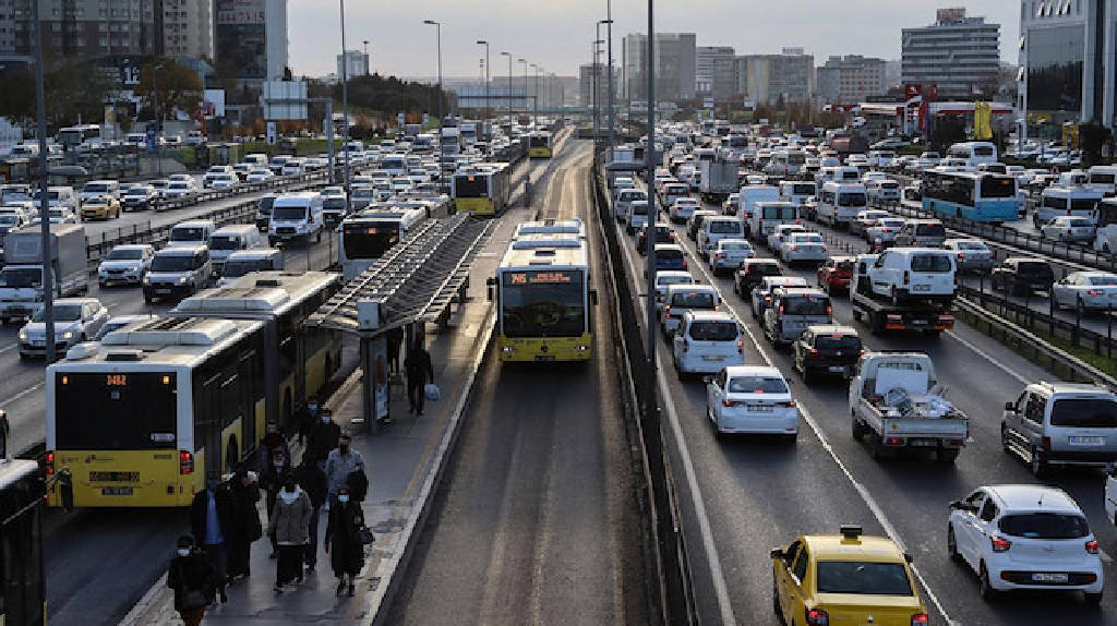 İstanbul'da toplu ulaşım zammı uygulanmaya başladı
