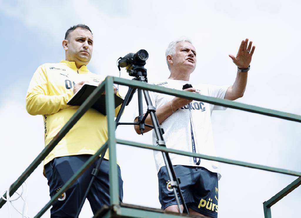 Jose Mourinho, sistemini Fenerbahçe'ye işliyor