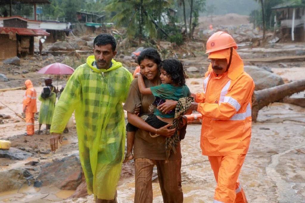 Hindistan'da heyelan faciası: 107 kişi öldü, yüzlerce kişi toprak altında...