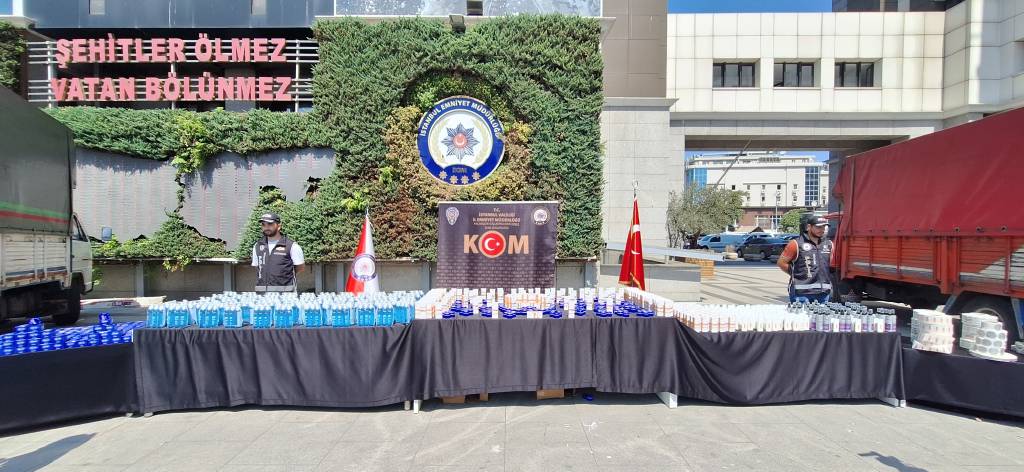 Kaçak kozmetik vurgunu: Yurt dışından getirip sahtesini üretiyorlardı!