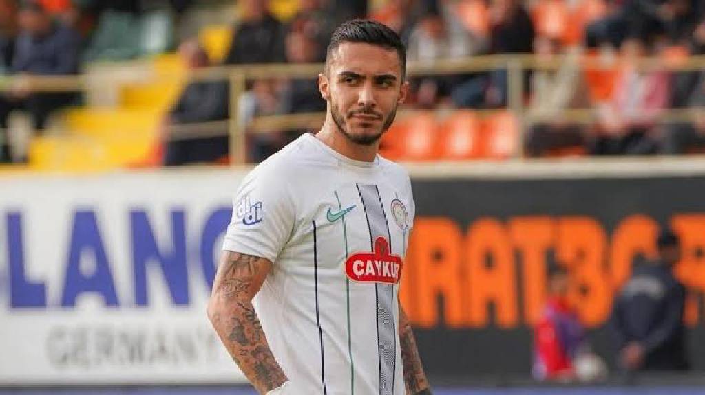 Beşiktaş Emirhan Topçu'yu kadrosuna kattı