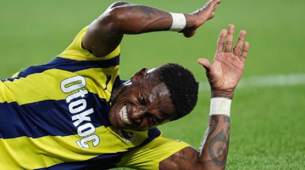 Fenerbahçe'ye Fred'den kötü haber!