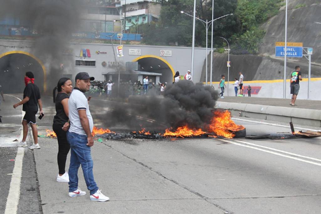 Venezuela seçimlerin ardından savaş alanına döndü: 2 kişi hayatını kaybetti...