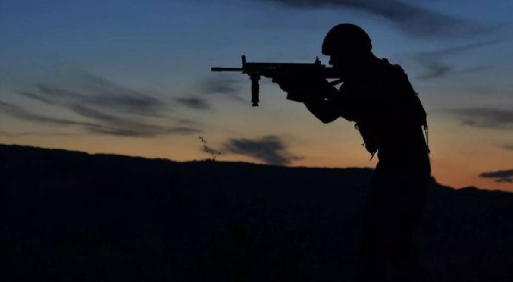 Mehmetçik’e bayrağa dokunana ‘vur’ emri verildi