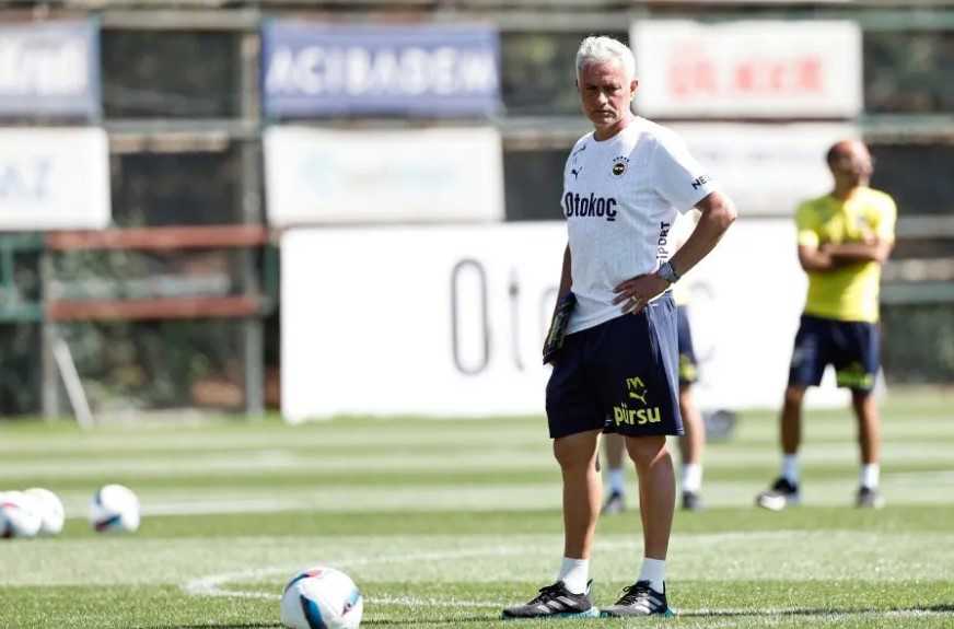 Mourinho gönderilecek isimleri bildirdi: 6 futbolcunun biletini kesti