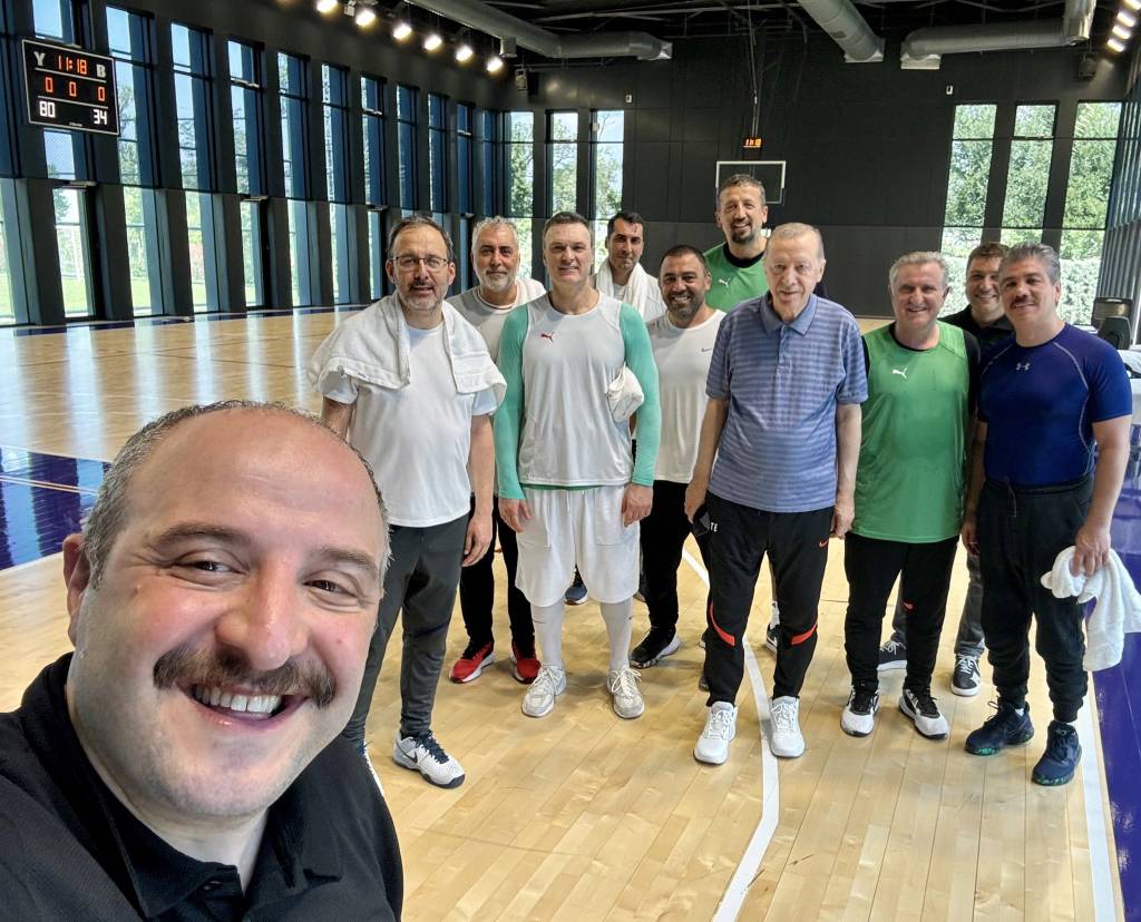 Cumhurbaşkanı Erdoğan basketbol sahasında!