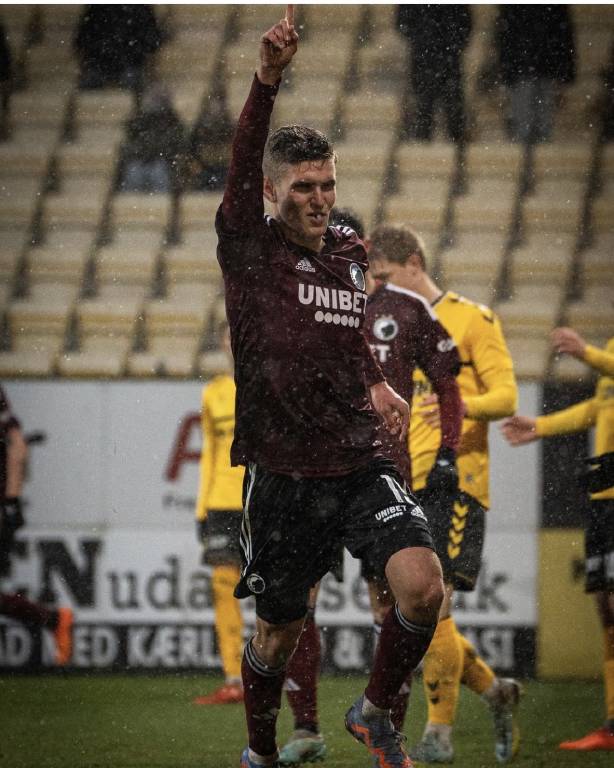 Galatasaray, Sağ bek transferinde Elias Jelert'i kadrosuna kattı