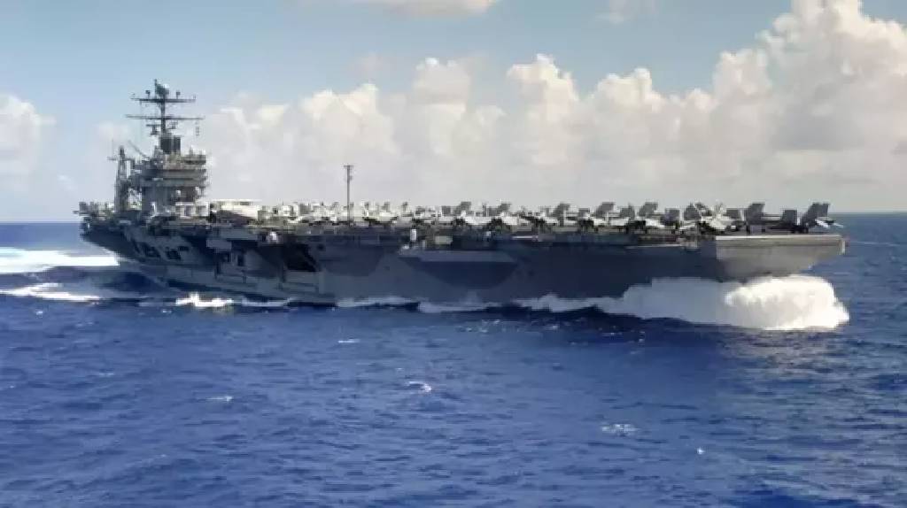 e F-35C ve F-18 savaş uçaklarının bulunduğu USS Abraham Lincoln, görev sahasına ulaştı