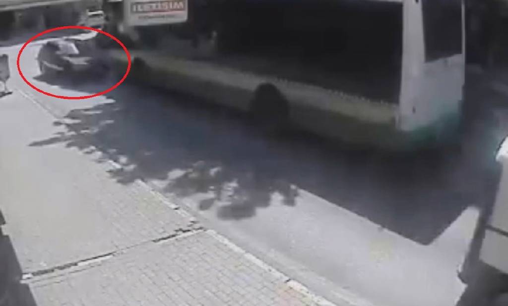 ‘Herkeste ehliyet var ama arabayı ehliyet kullanmıyor’ Acemi sürücü dükkana böyle daldı…