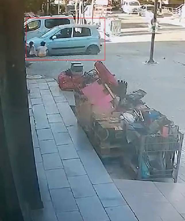 İstanbul'da kaldırımda oturan çocuklara araç çarptı: 1'i ağır 3 yaralı