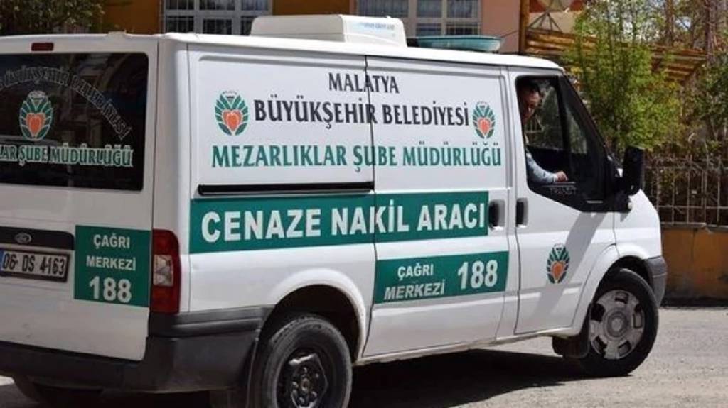 Malatya'da dehşet! Üç çocuk annesi, göğsünden silahla vurulmuş halde bulundu...