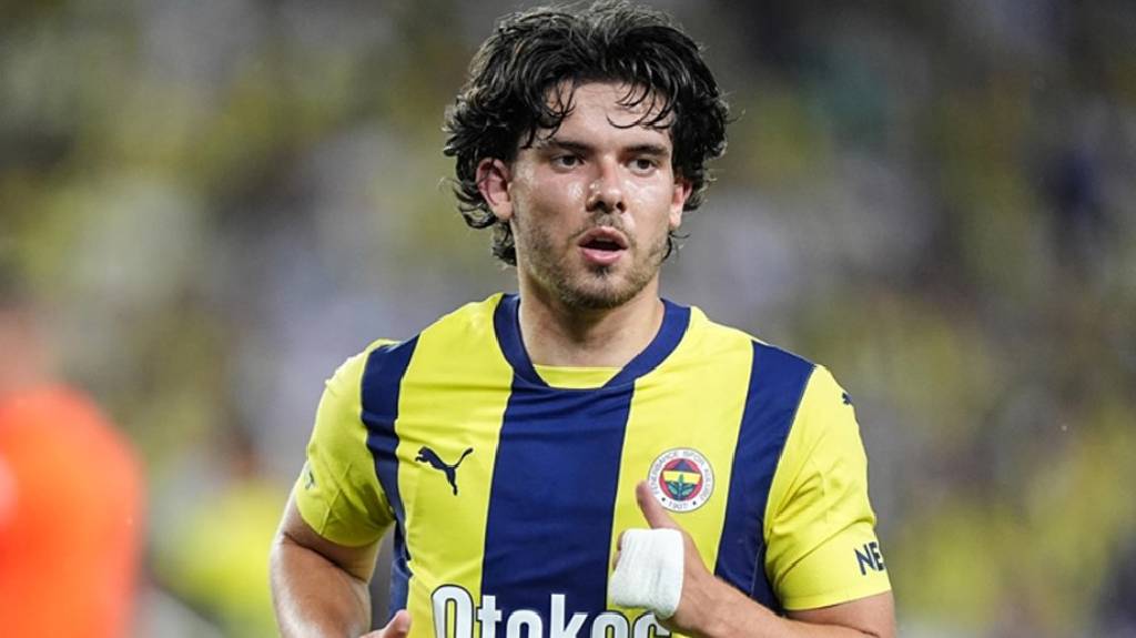 Ferdi Kadıoğlu İngiltere'ye gitmeye hazır! top Fenerbahçe'de...