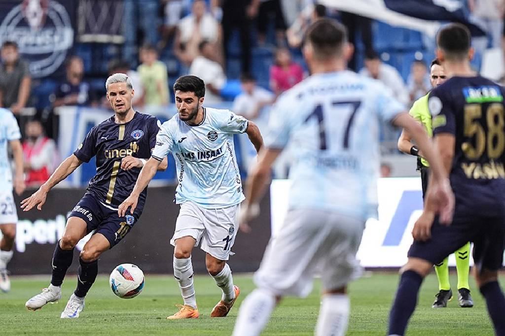 Adana Demirspor son dakikalarda gelen golle berabere kaldı!