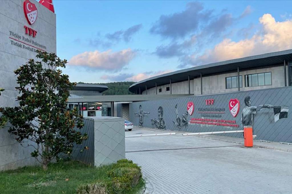 TFF, Avrupa'da oynayan temsilcilerimizin maçlarını erteledi!