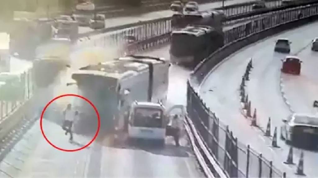 Ölümlü metrobüs kazasının en net görüntüsü!